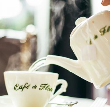 Les Cafés Littéraires de Paris : Guide pour Marcher sur les Traces des Écrivains