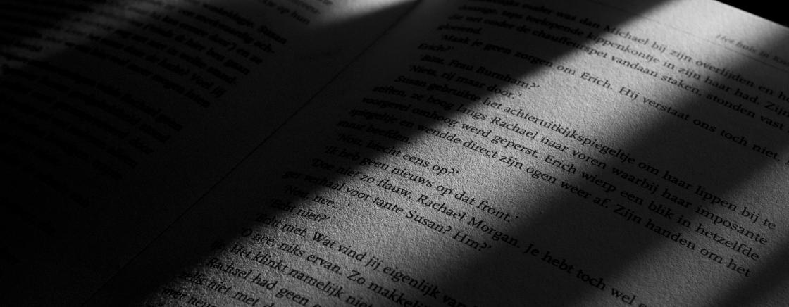 The Art of Nocturnal Reading: Classics to Rediscover in the Cozy Atmosphere of Le Tourville