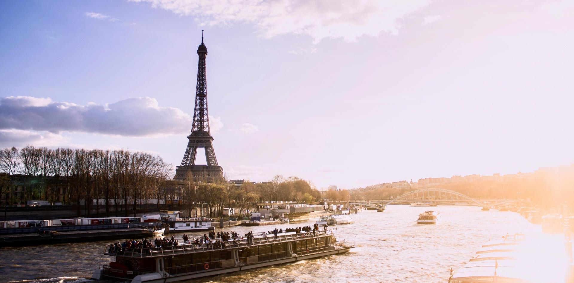 Le Tourville - Romance à Paris